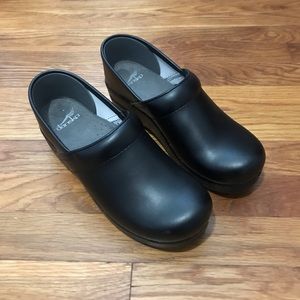 Dansko clogs size 39 (9)